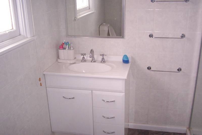 Three bedroom home !! Picture 3