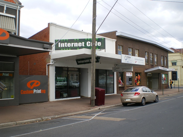 Prime Raymond Street Location! Picture