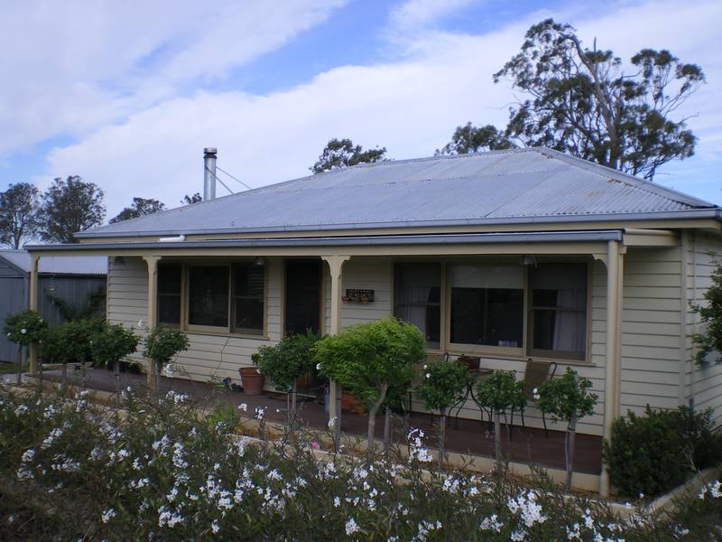 Beautifully Renovated Cottage Picture 1