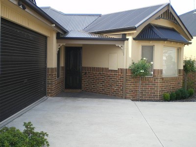 3 BEDROOM TOWNHOUSE WITH ENSUITE Picture