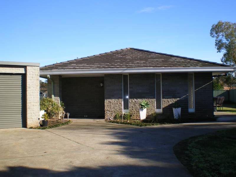 FOUR BEDROOM HOME ADJACENT TO PARK LAND! Picture 1