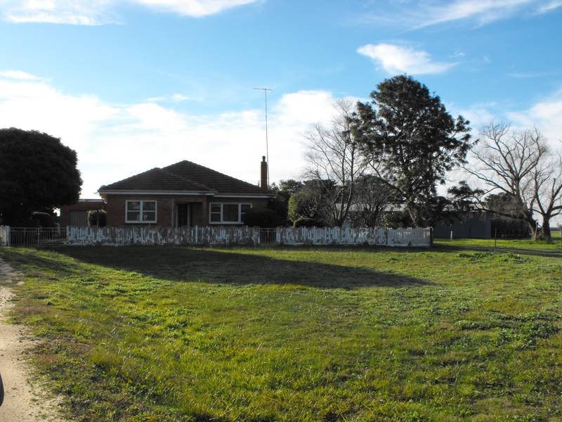 Quiet Rural Living Picture 1