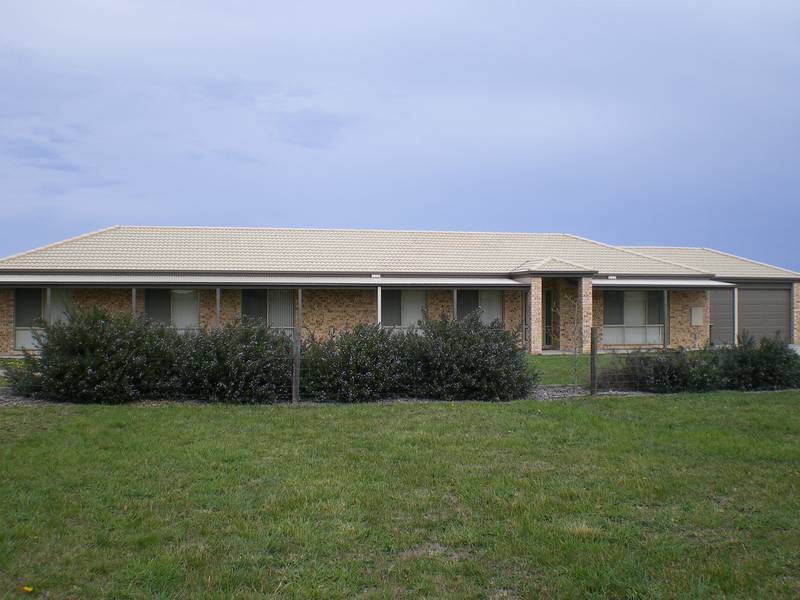 4 Bedroom Home on a large block Picture 1