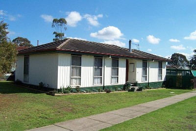 Three bedroom home with Air Conditioner Picture