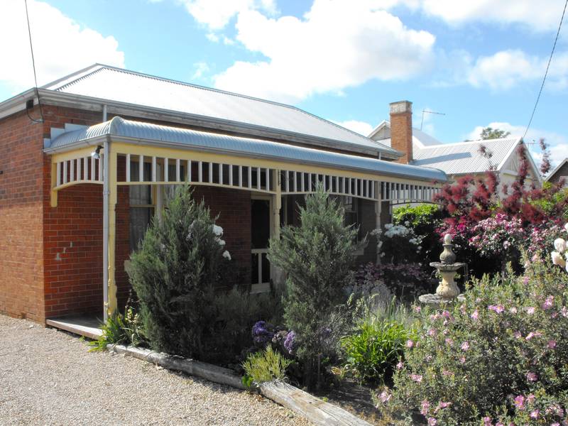 Charming Cottage Picture 1