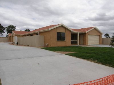 THREE BEDROOM TOWNHOUSE WITH ENSUITE Picture