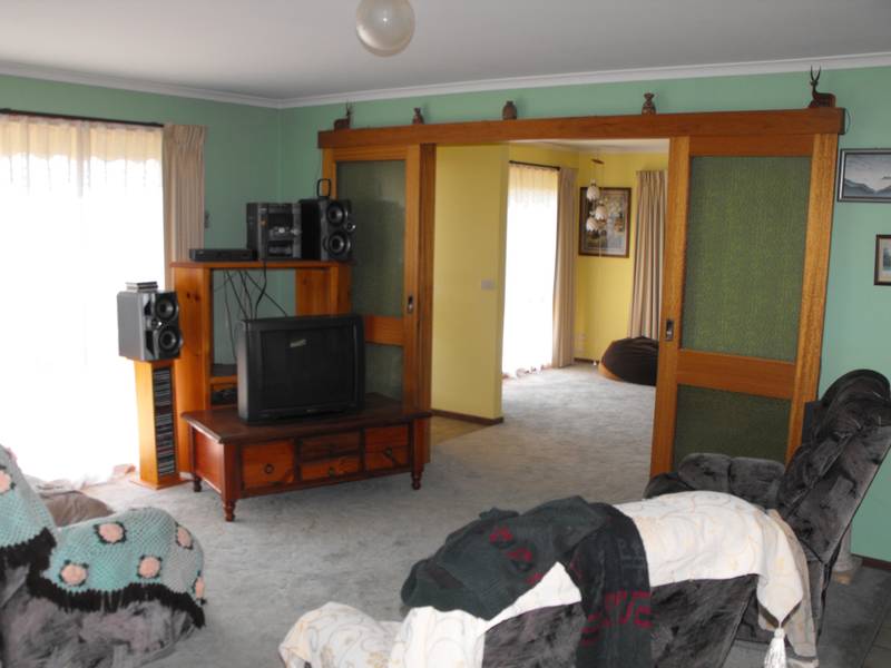 Quiet Rural Living With Town Water Picture 2