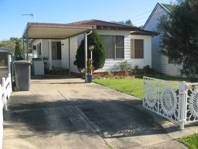 Close to everything! Picture 1