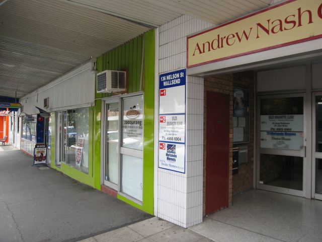 Dual fronted shop! Picture 3