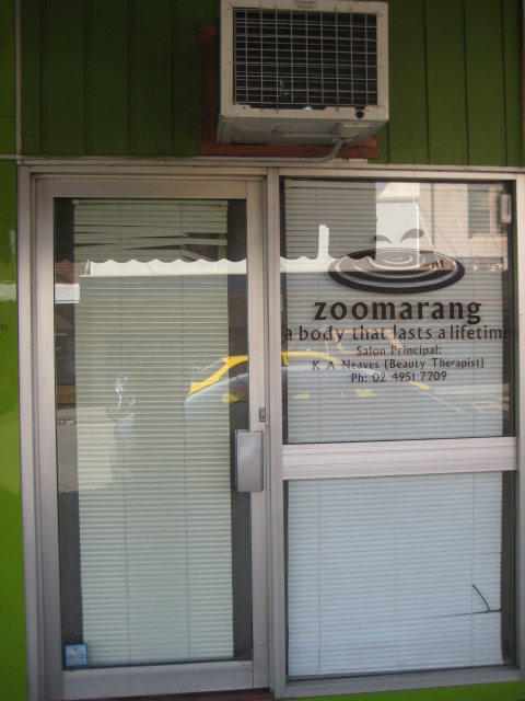 Dual fronted shop! Picture 2