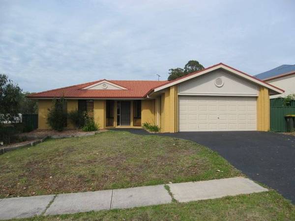 Large Modern 4 Bedroom Home! Picture 1