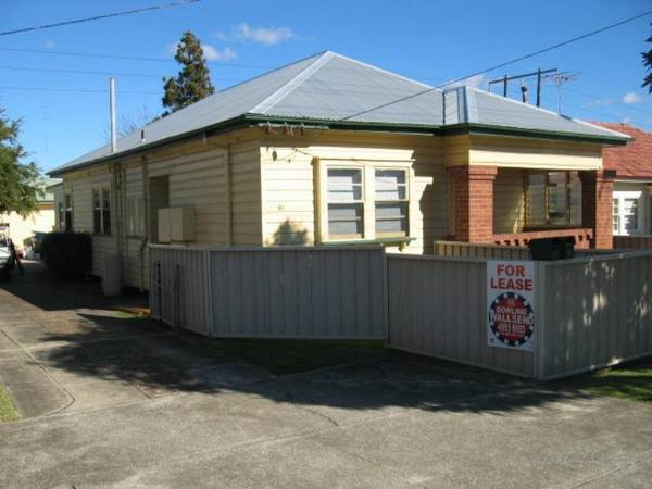 HANDY TO SHOPS AND UNI Picture 1