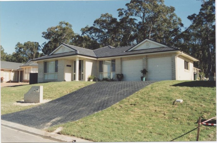 Modern 4 bedroom home ! Picture 1