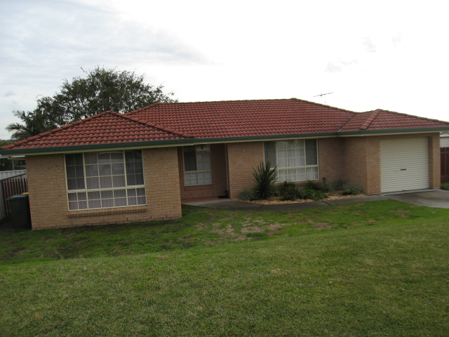 Neat & Tidy 3 bedroom brick home ! Picture 1