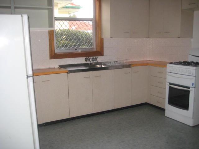 Walk to Uni & Shops Picture 3