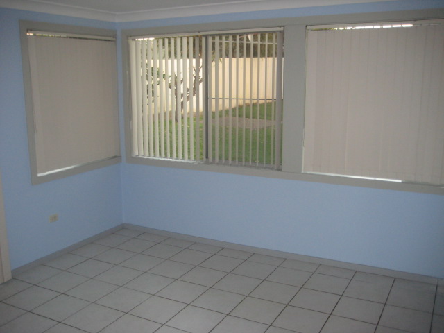 Neat & tidy home in good location! Picture 2