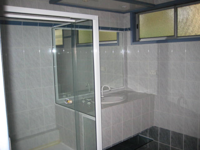 Groung keeping & mowing included! Picture 3