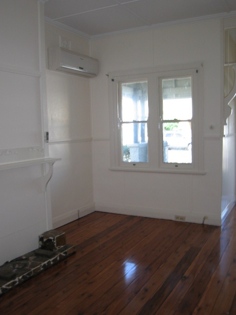 Just Renovated ! Picture 3