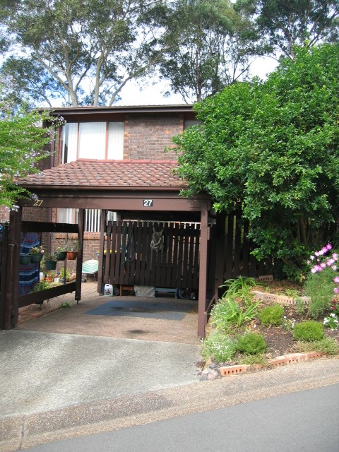 Three bedroom townhouse Picture 1