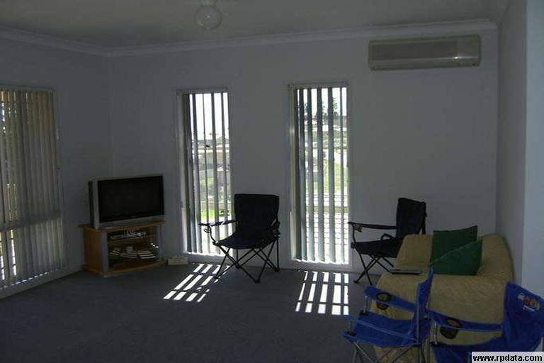 Quiet cul de sac location! Picture 2