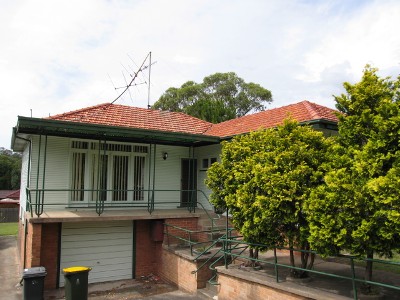 Opposite University ! Picture