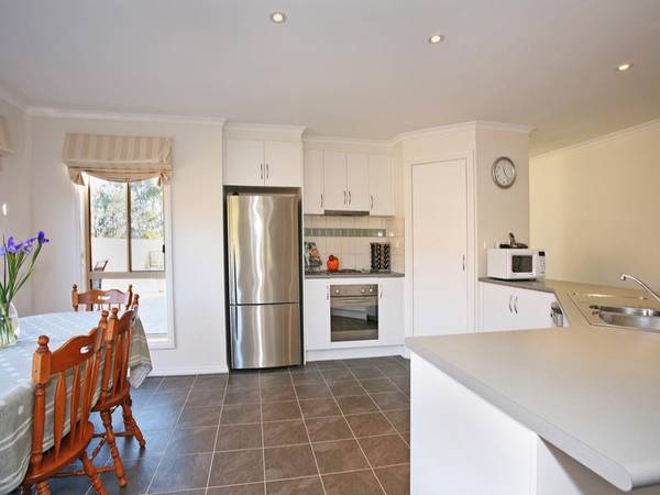 Vendors Keen to Sell - ½ Acre As New Home Picture 3