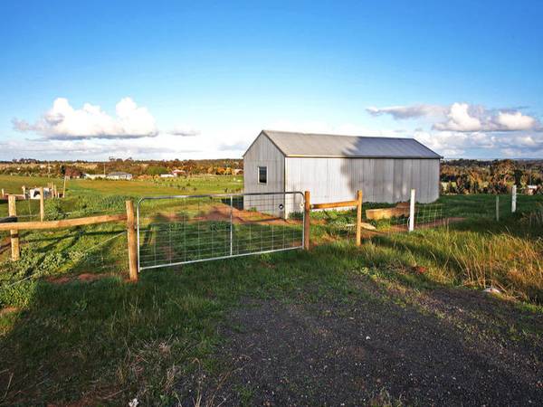 ACREAGE IN TEESDALE WITH RURAL VIEWS Picture 1