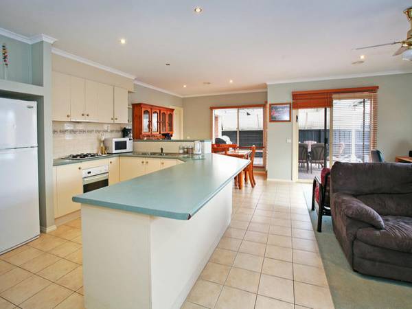 FAMILY DELIGHT! - SOLAR HEATED POOL Picture 3