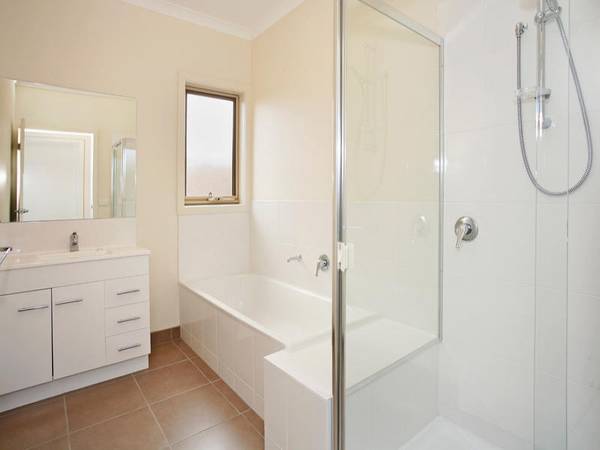 Quality Townhouse Picture 3