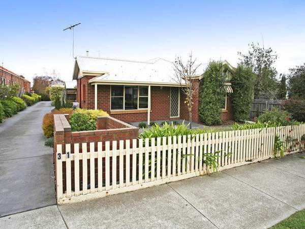 Your search for the perfect Newtown Townhouse is finally over! Picture