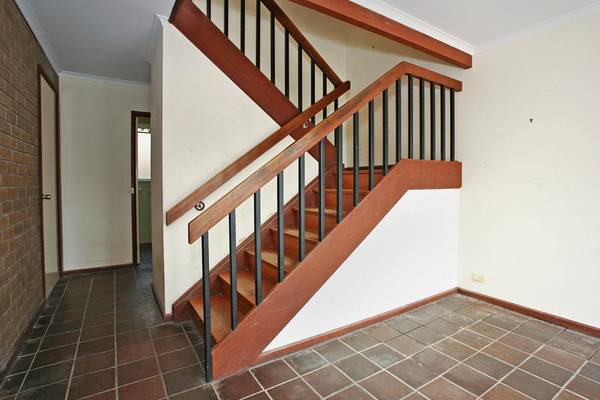 Roll up your sleeves for this one! Queens Park locale!! Picture