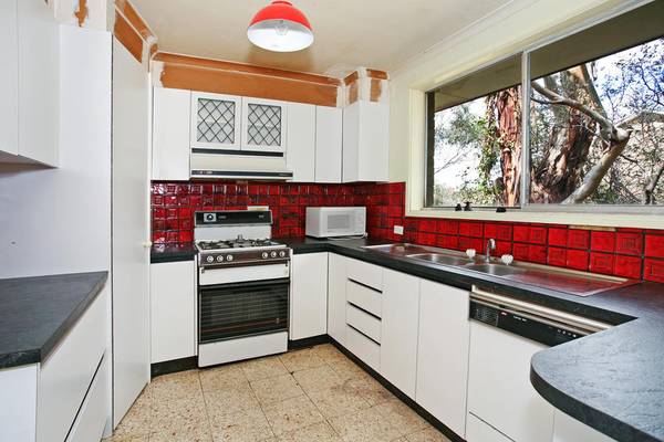 Roll up your sleeves for this one! Queens Park locale!! Picture