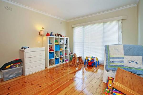 Affordable, West Belmont, Walk to the River!! Picture 3