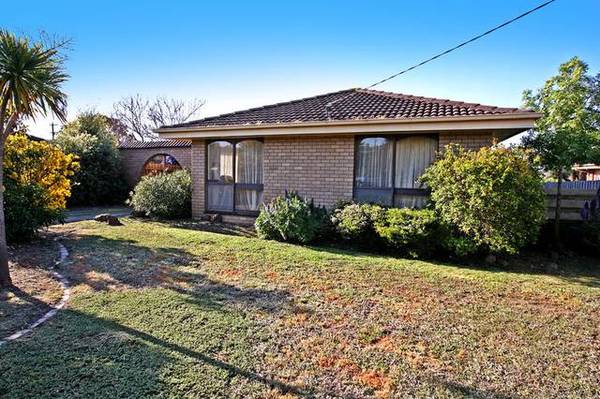 Great Location Adjacent To Parkland! Picture