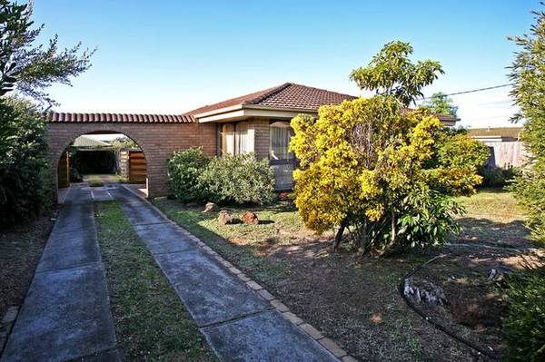 Great Location Adjacent To Parkland! Picture