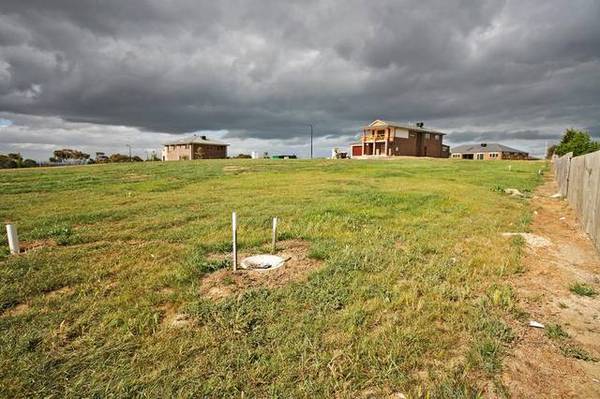 START BUILDING TODAY OVER 800 SQUARE METRES! Picture