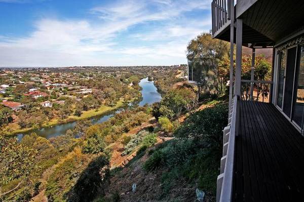 Once in a lifetime - Spectacular River Views At Queens Park Picture 1