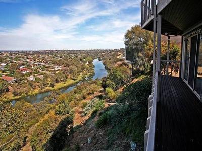 Once in a lifetime - Spectacular River Views At Queens Park Picture