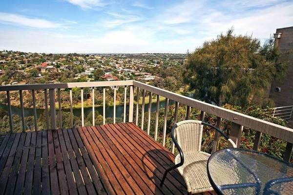 Once in a lifetime - Spectacular River Views At Queens Park Picture 3