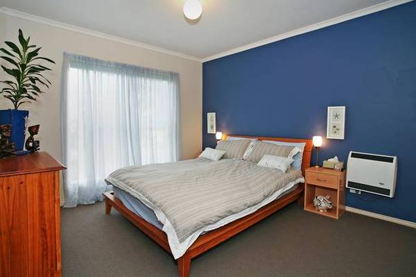 QUALITY TOWN HOUSE IN BLUE CHIP HIGHTON Picture 3