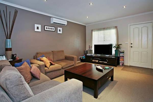 QUALITY TOWN HOUSE IN BLUE CHIP HIGHTON Picture 2