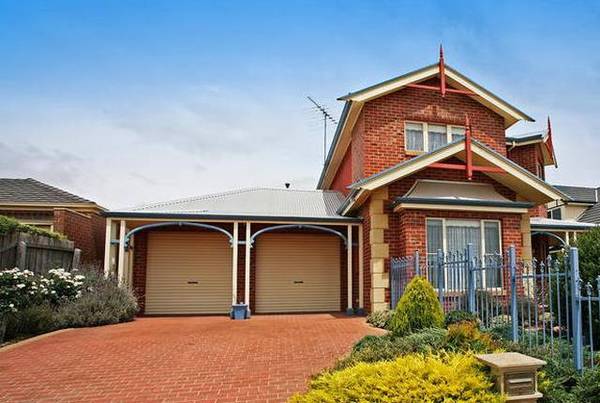 Excellent character home in sought after Augustine Estate Picture 2