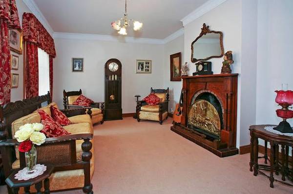 4brm Character Home / 5 Car Garage Picture 4brm Character Home / 5 Car Garage Picture