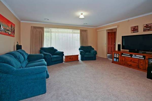 Stunning Family Home- Central Location Picture 2