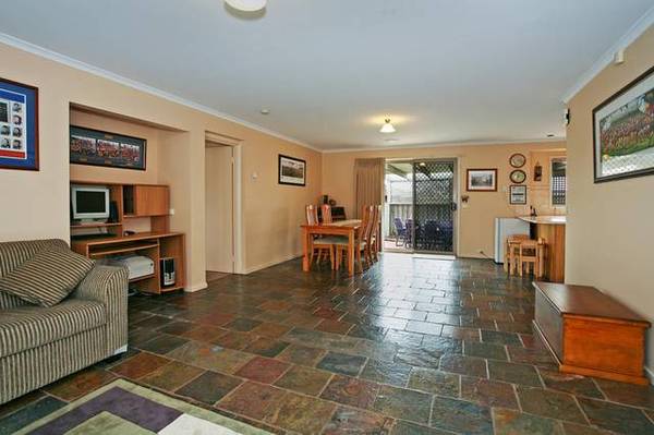 Stunning Family Home- Central Location Picture 3
