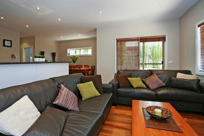 Contemporary Brilliance- Three Bedroom Plus Study Picture 2