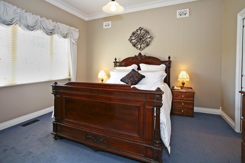 Breathtaking Beauty with Family Flair Picture 3