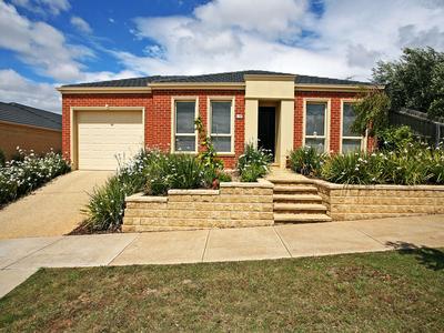 Stylish 2brm Townhouse Picture