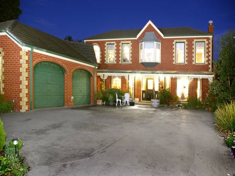 Charming residence, capturing sunset views! Picture 1