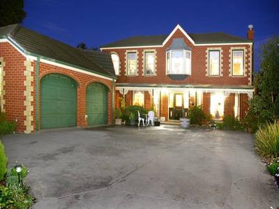 Charming residence, capturing sunset views! Picture